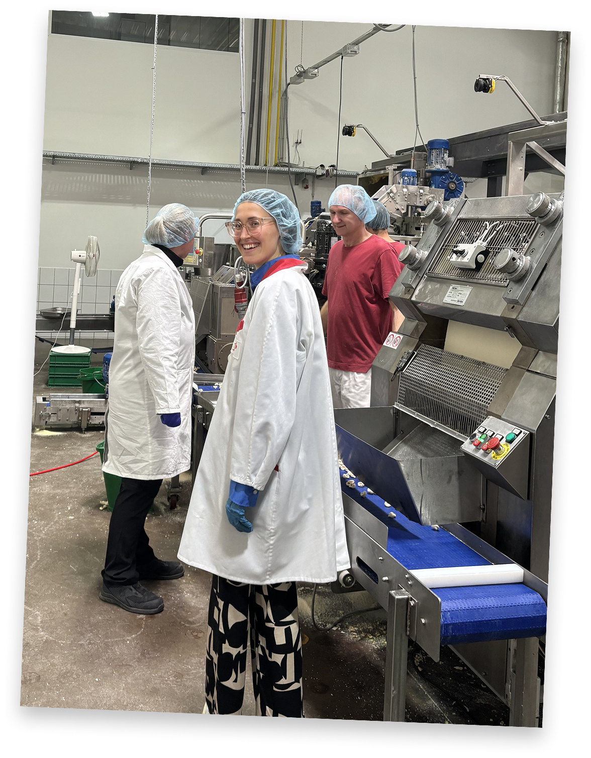 Mitarbeiterinnen an der Produktionslinie